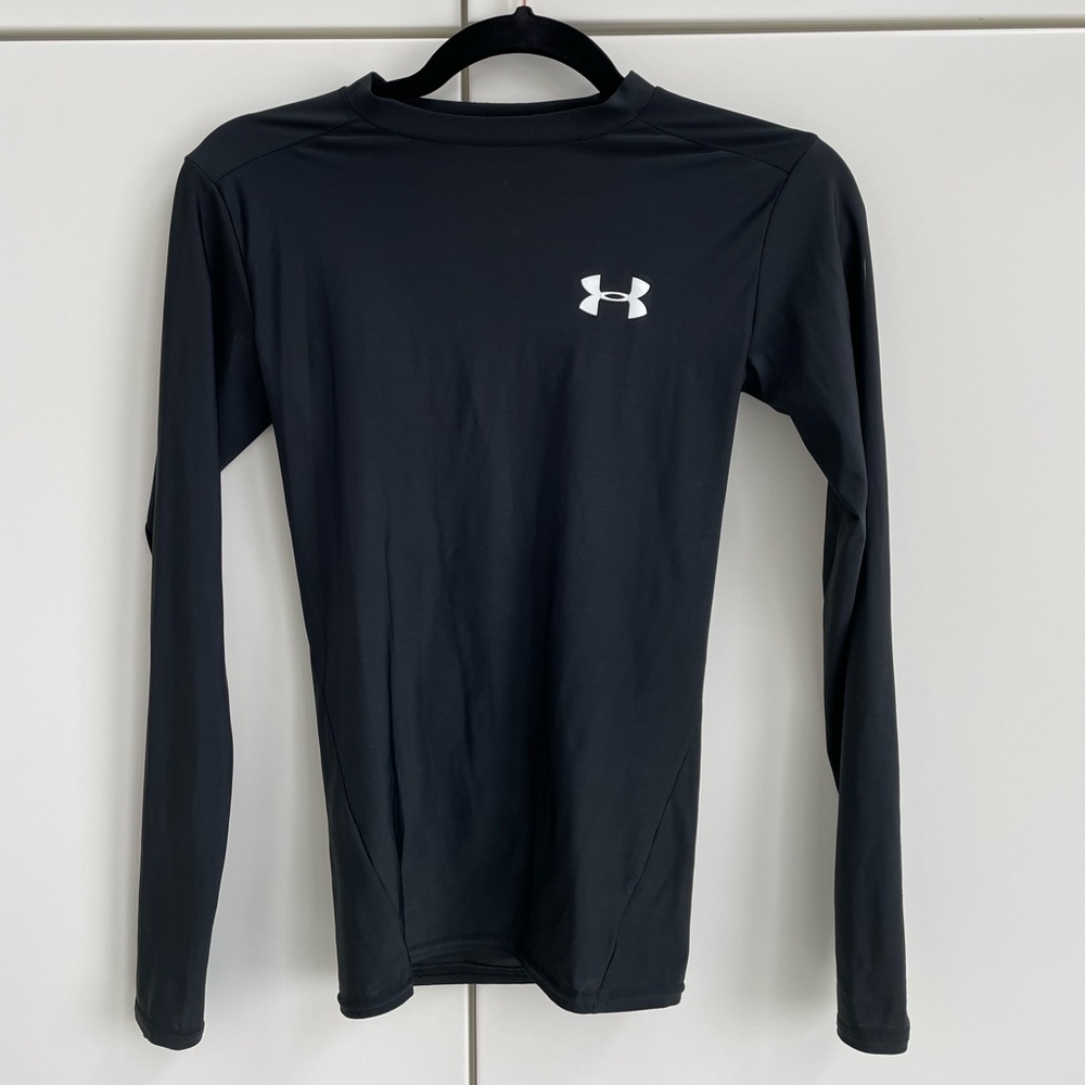 Under Armour heatgear  *rip on sleeve